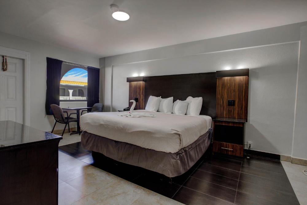 Deluxe Double Room with Side Sea View interior